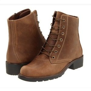 Womens Clark’s Lace-up booties